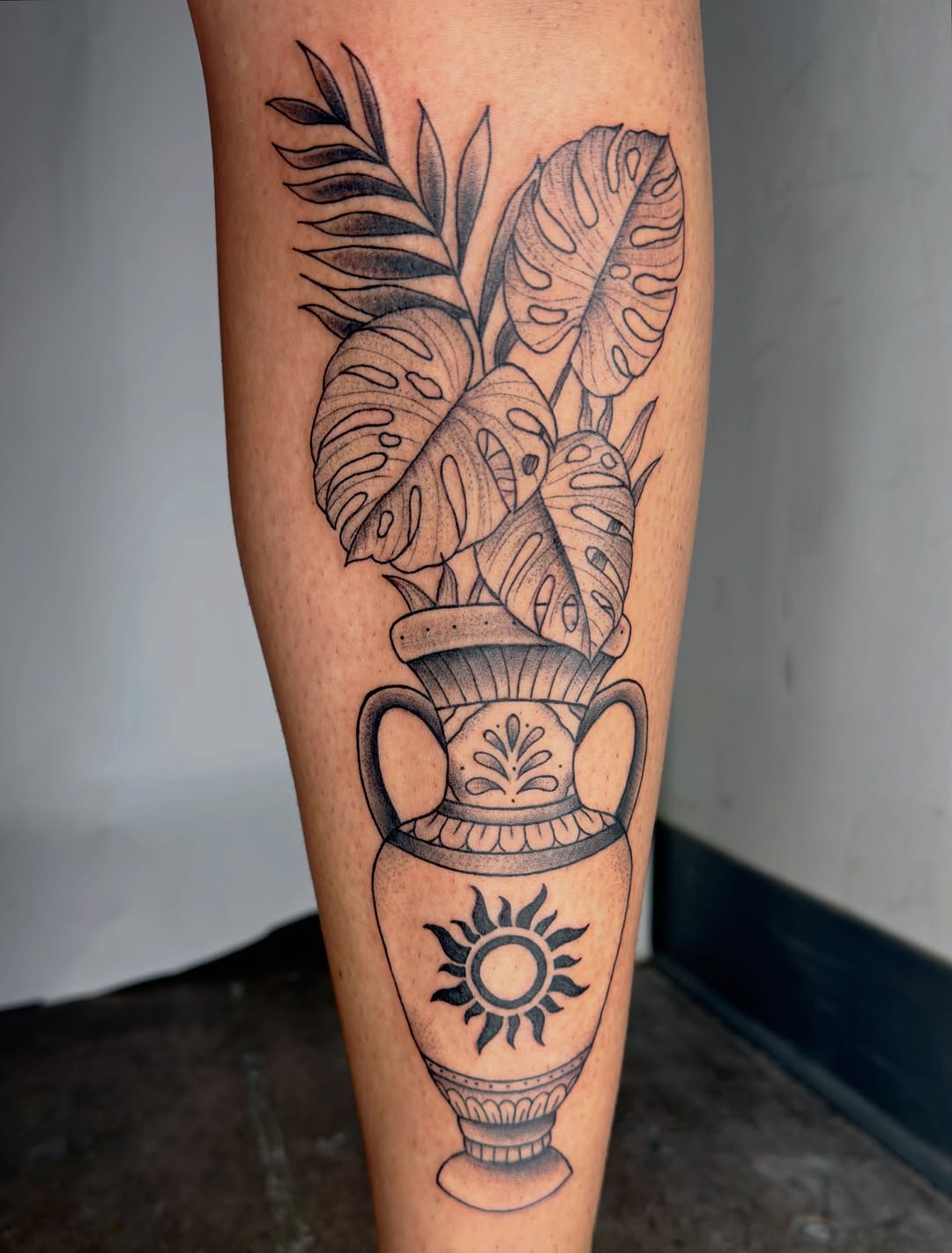 Tattoo by @lunatattooss — black_and_grey