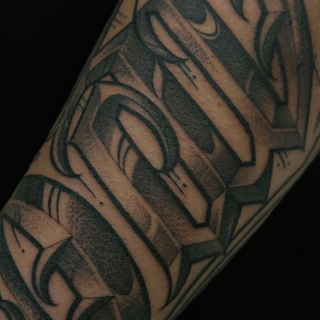 Tattoo by @mottatattoos โ lettering_script, black_and_grey