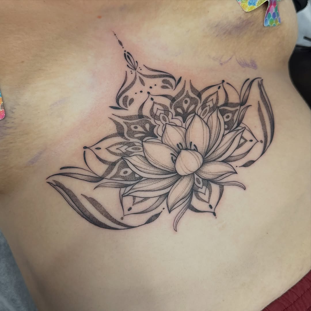 Tattoo by @lynds_tattoo โ fine_line