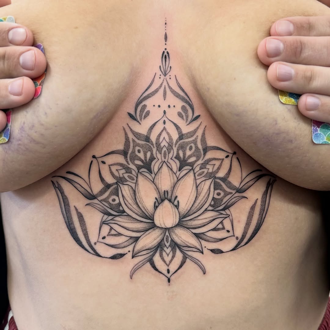 Tattoo by @lynds_tattoo โ dotwork
