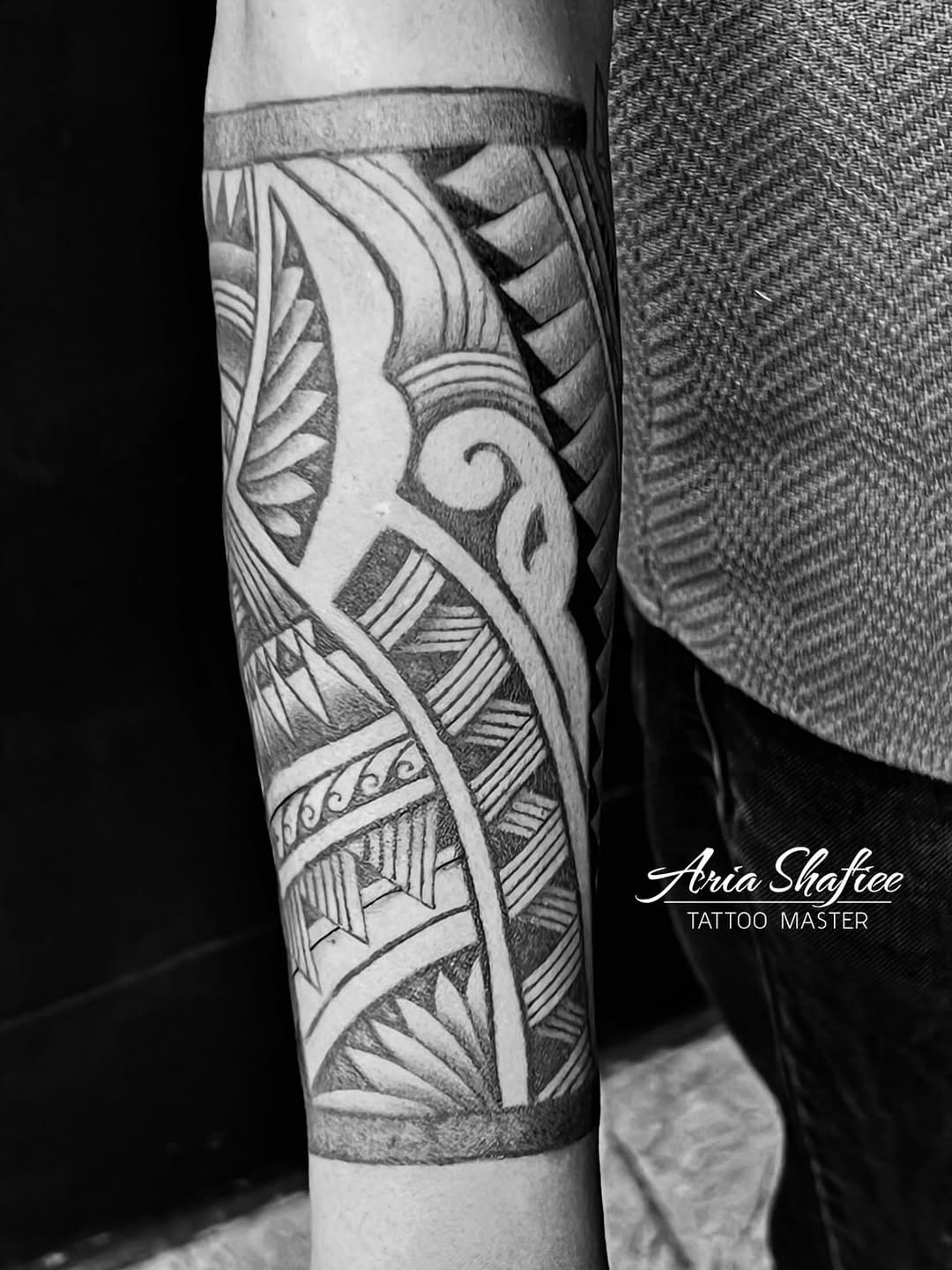 Tattoo by @ariu_tattoo — tribal, geometric