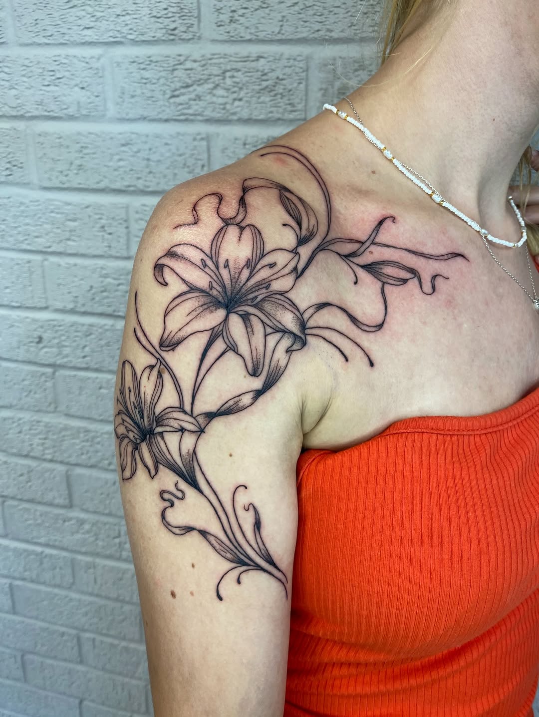 Tattoo by @mozzarellena_tattoos โ fine_line
