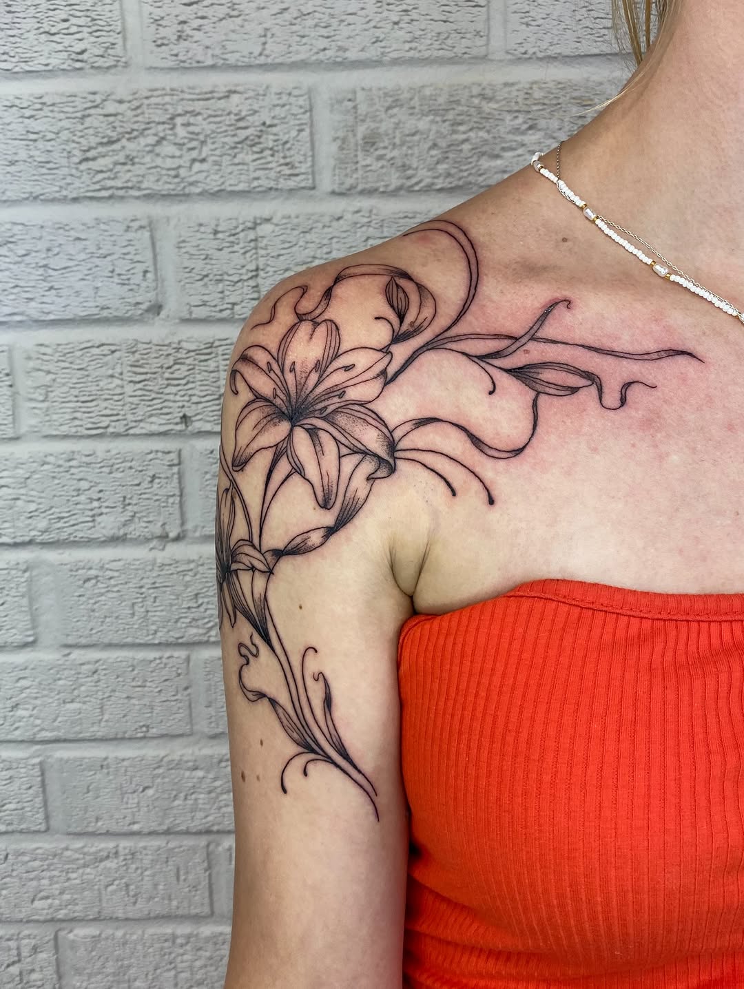 Tattoo by @mozzarellena_tattoos โ fine_line