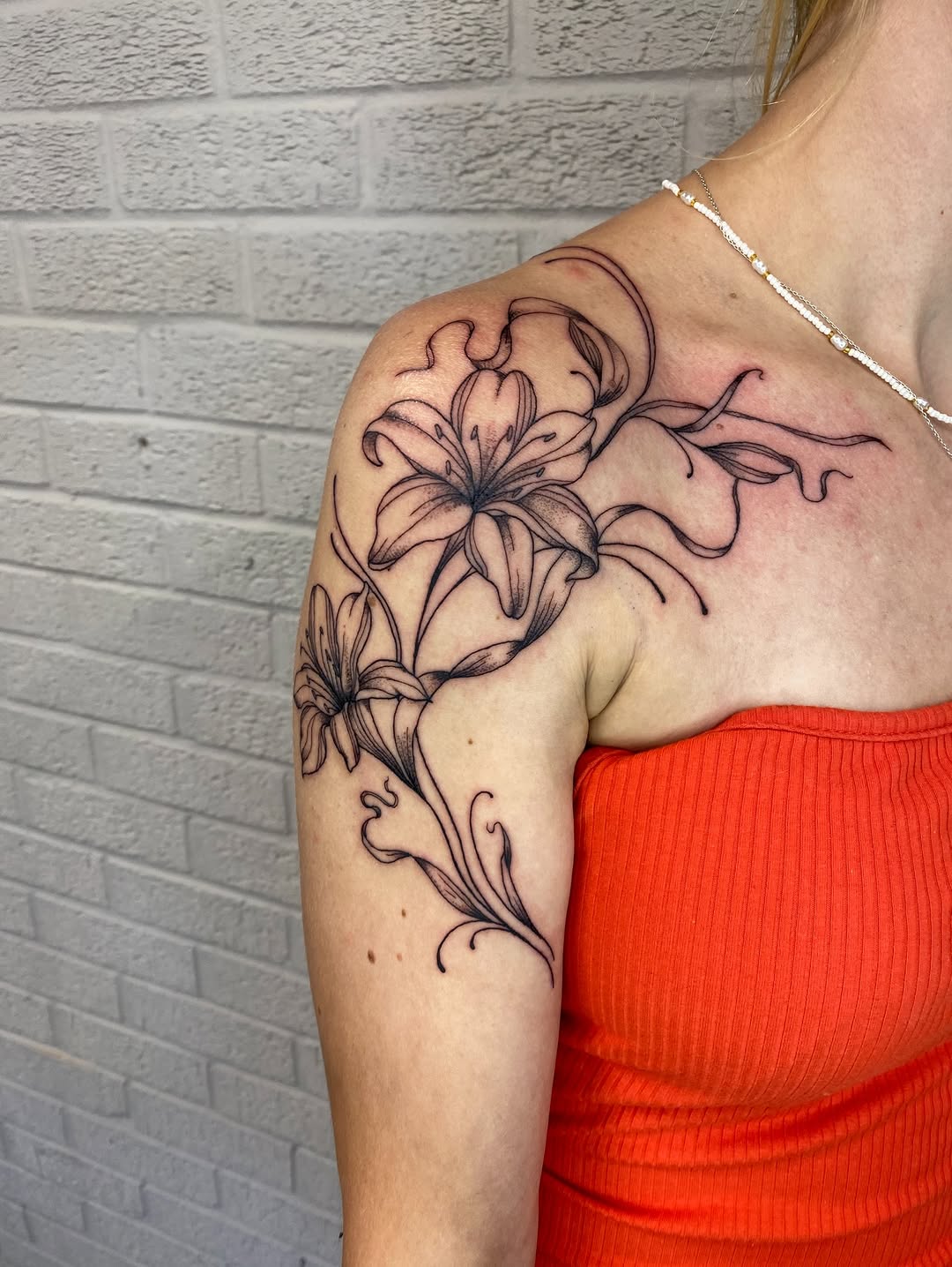 Tattoo by @mozzarellena_tattoos โ fine_line