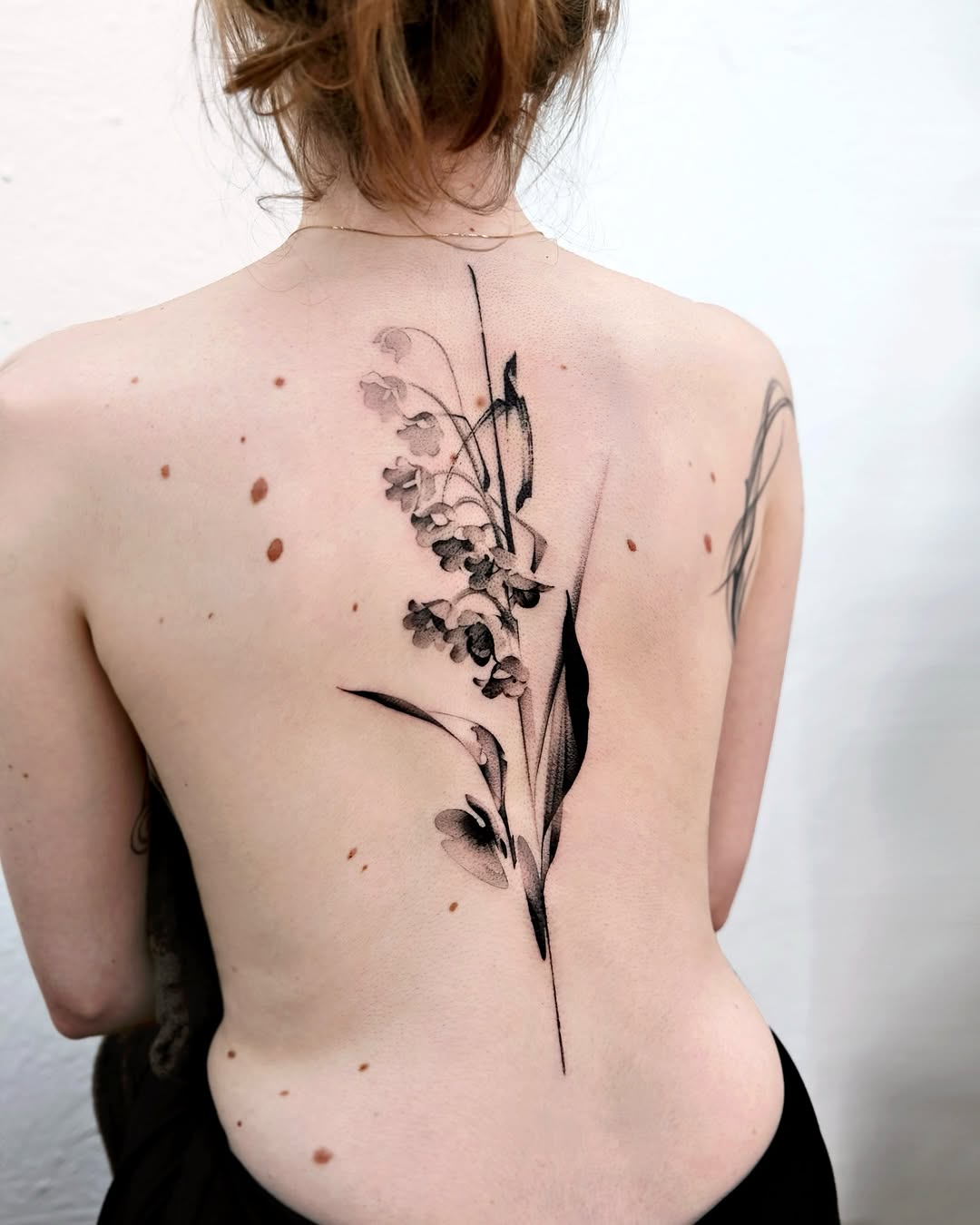 Tattoo by @mukyeon_tattoo — fine_line, black_and_grey