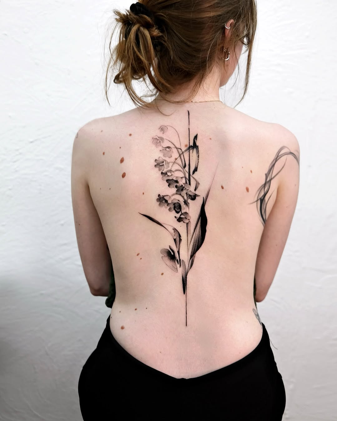 Tattoo by @mukyeon_tattoo — fine_line, black_and_grey
