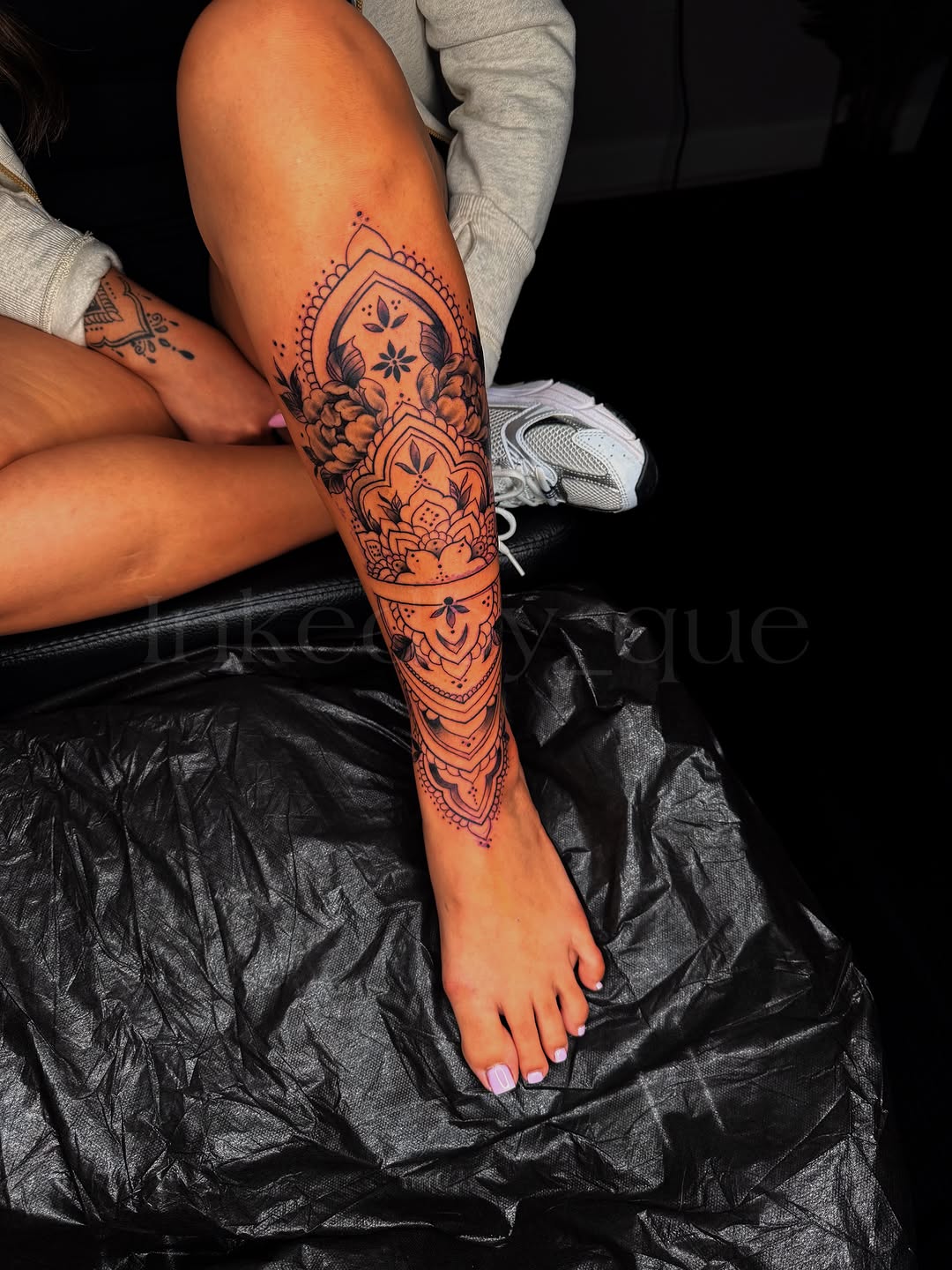 Tattoo by @inkedby_que — geometric