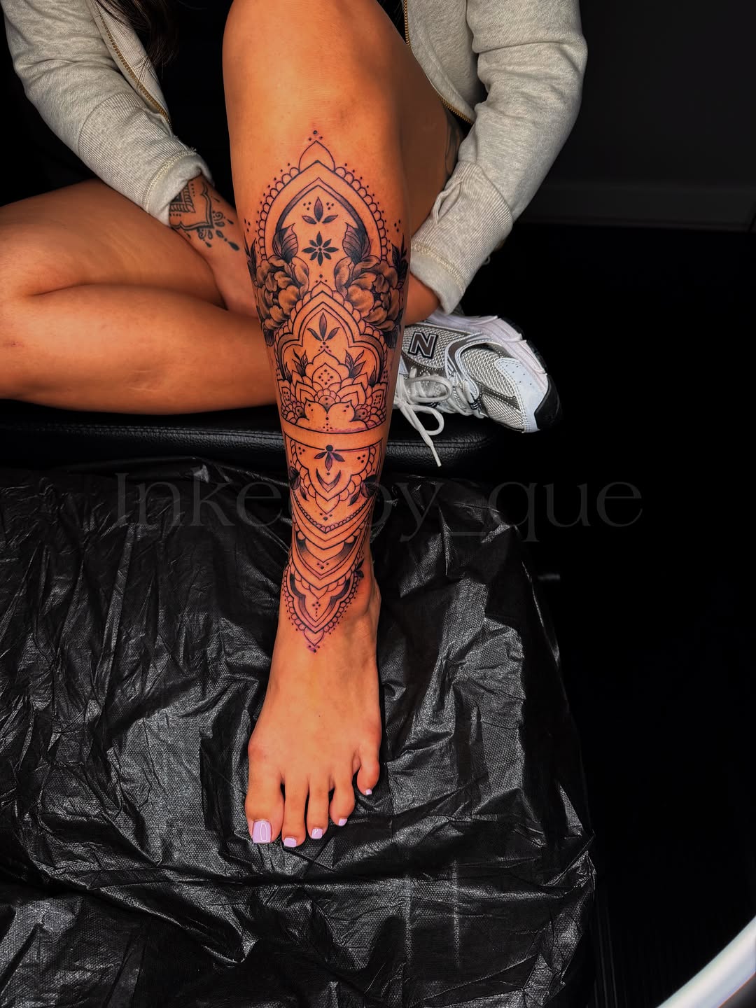 Tattoo by @inkedby_que — ornamental, geometric