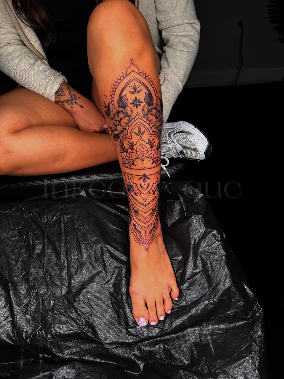 Tattoo by @inkedby_que — ornamental, dotwork