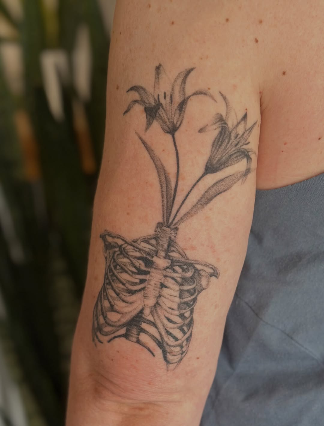 Tattoo by @scaktats โ black_and_grey