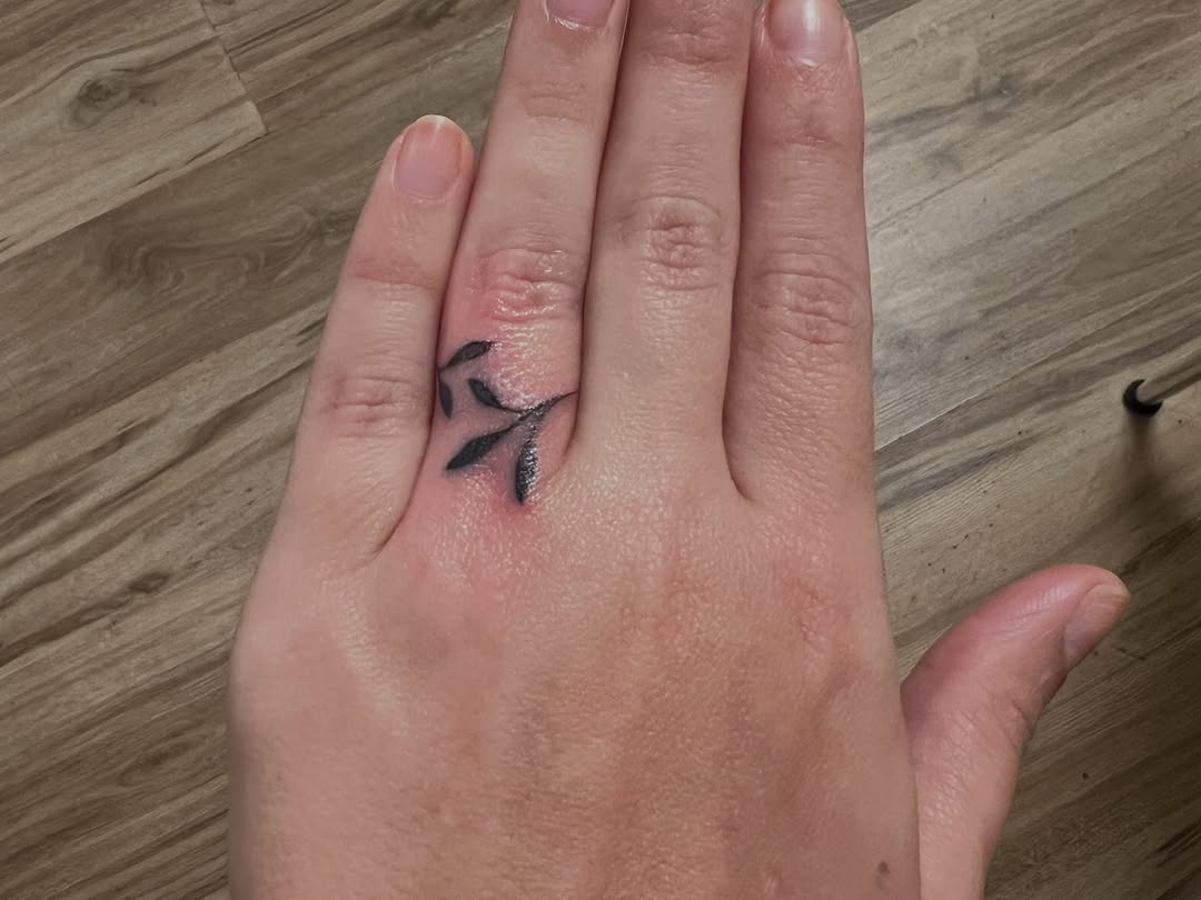 Tattoo by @thepinklady.tattoos β fine_line, minimalist