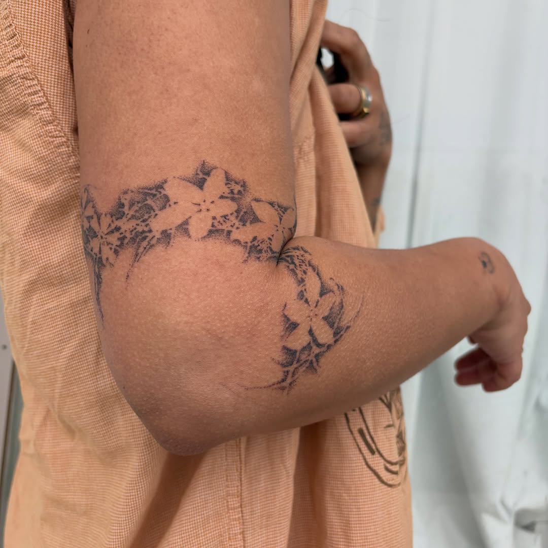 Tattoo by @sweet.n.l0w — dotwork, fine_line