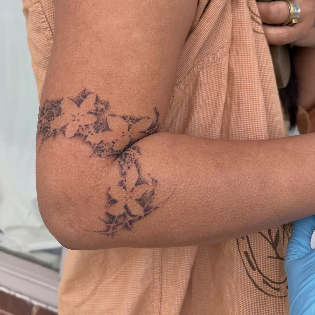 Tattoo by @sweet.n.l0w — dotwork, fine_line