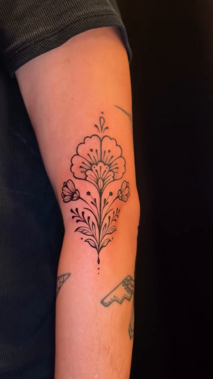 Tattoo by @liv.tats โ fine_line, illustrative