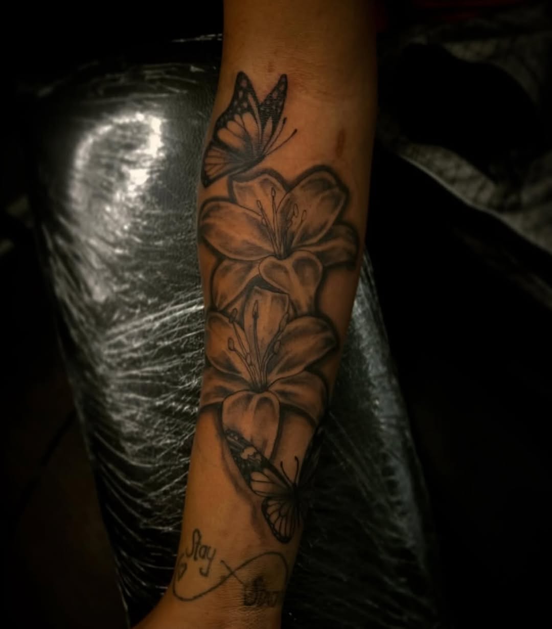 Tattoo by @tattsbyleek โ black_and_grey, realism