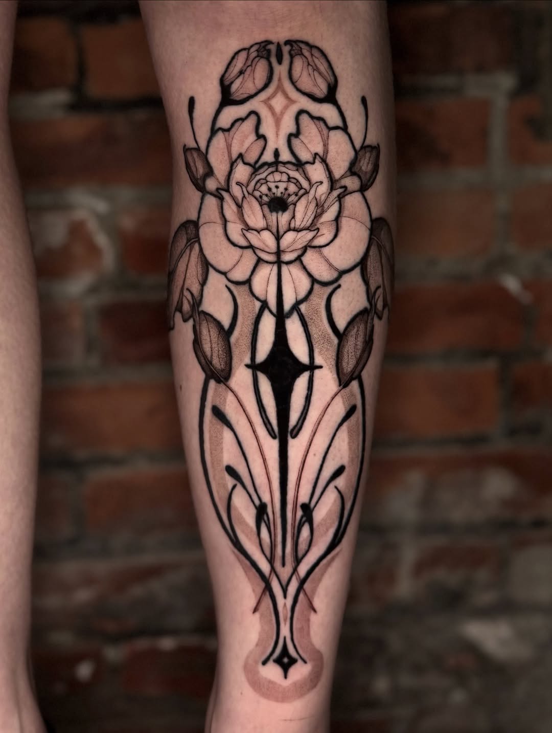 Tattoo by @isabelsmithtattoos — blackwork, ornamental