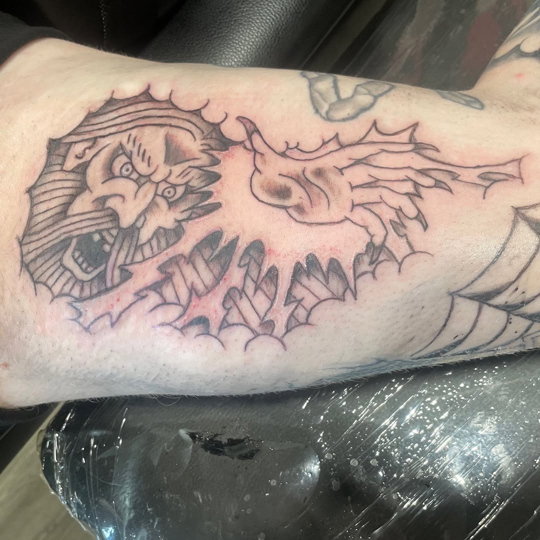 Tattoo by @creepercasimir โ american_traditional