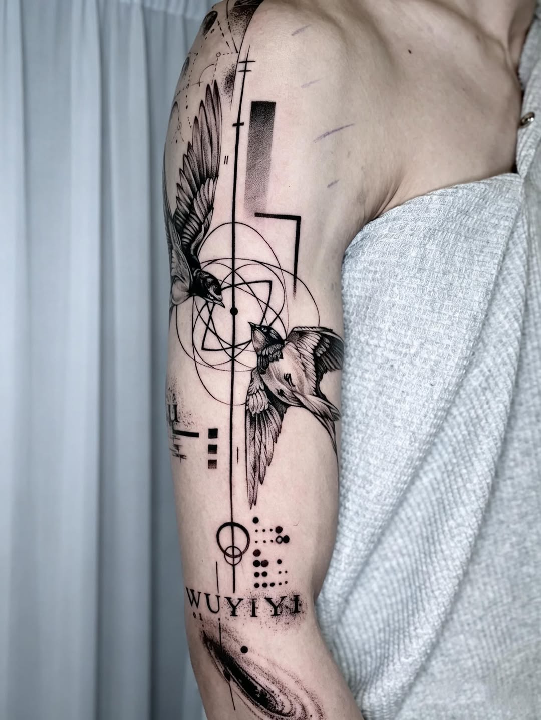 Tattoo by @tizy.inks — black_and_grey, geometric