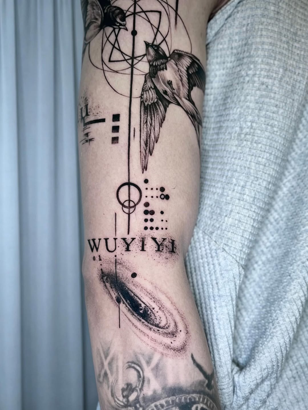 Tattoo by @tizy.inks — black_and_grey, geometric