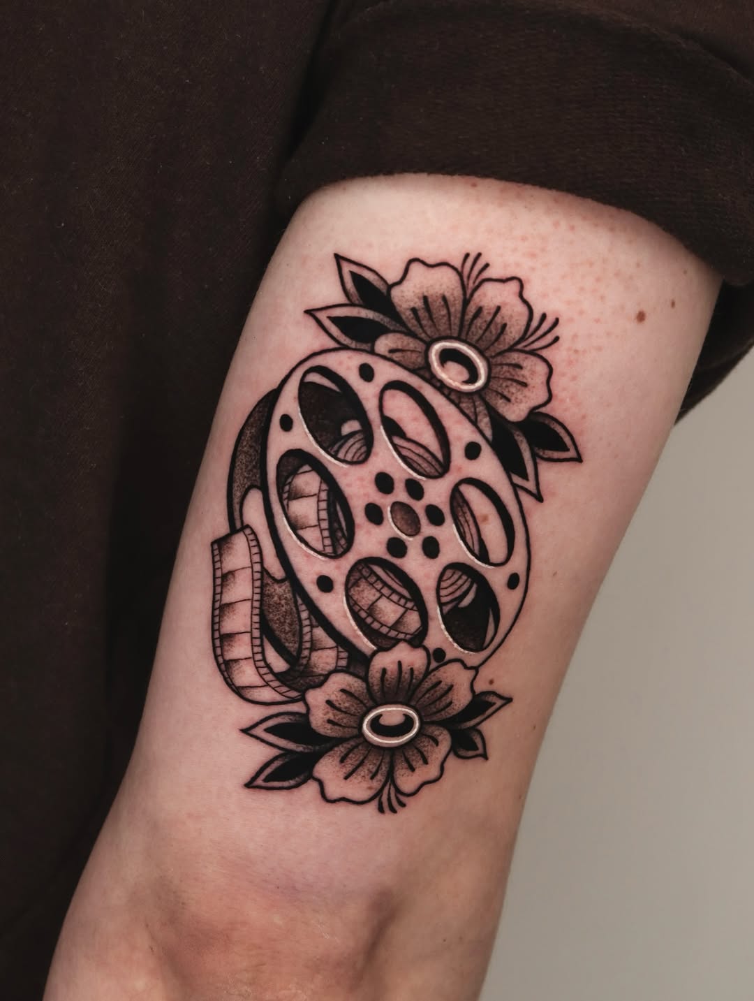 Tattoo by @jeffreindeltattoos — american_traditional, illustrative