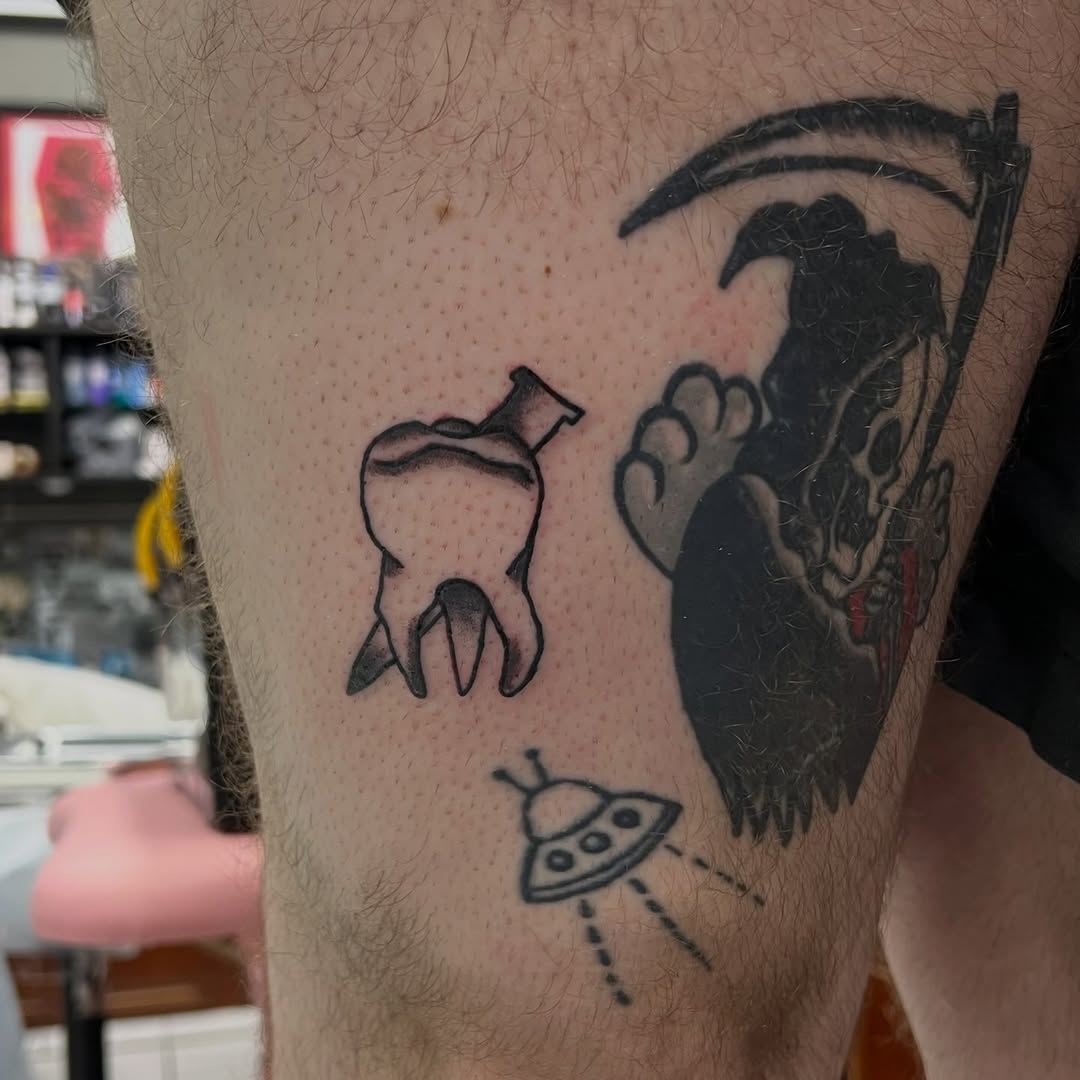 Tattoo by @cocoakiwis — black_and_grey