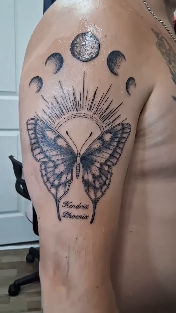 Tattoo by @fairyworldtattoo โ fine_line