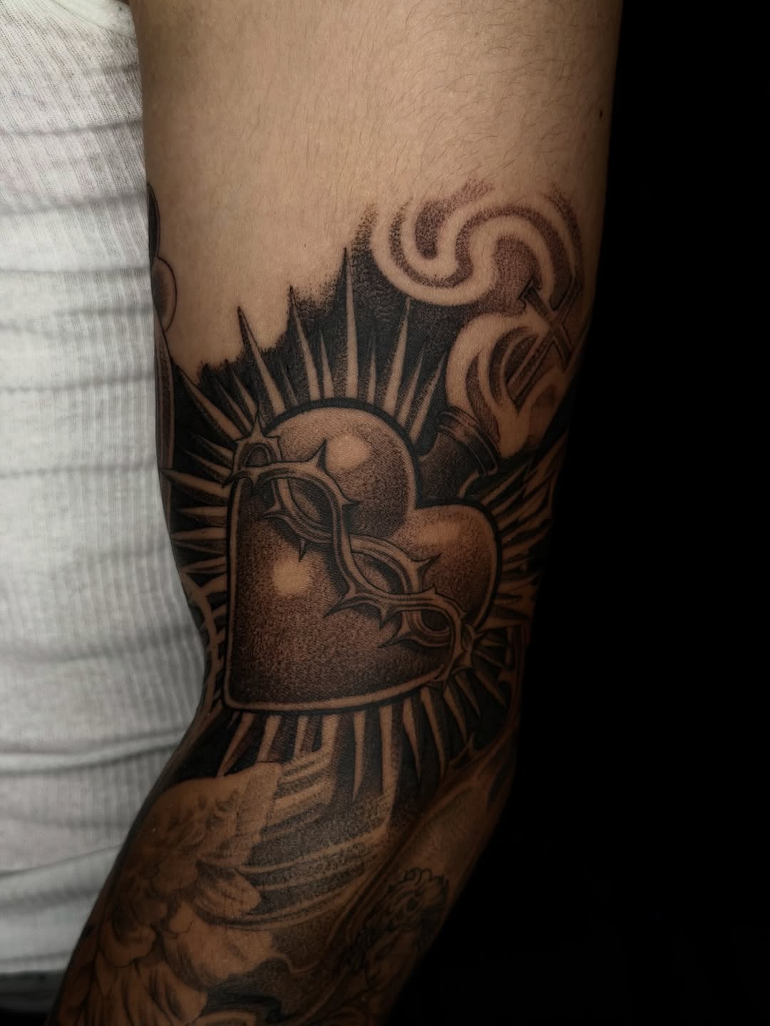 Tattoo by @dmisetattoos โ black_and_grey