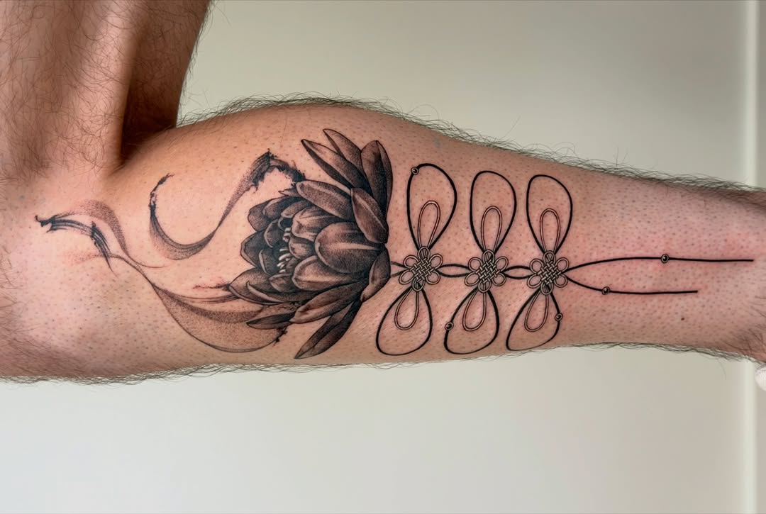 Tattoo by @nhiidles — black_and_grey, fine_line