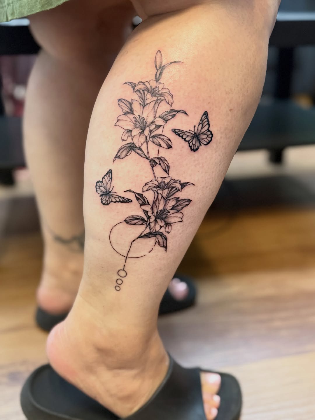 Tattoo by @artbyzotsenko โ fine_line