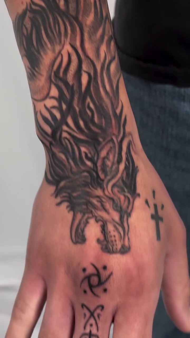 Tattoo by @hiralupe_tattoo — black_and_grey, illustrative