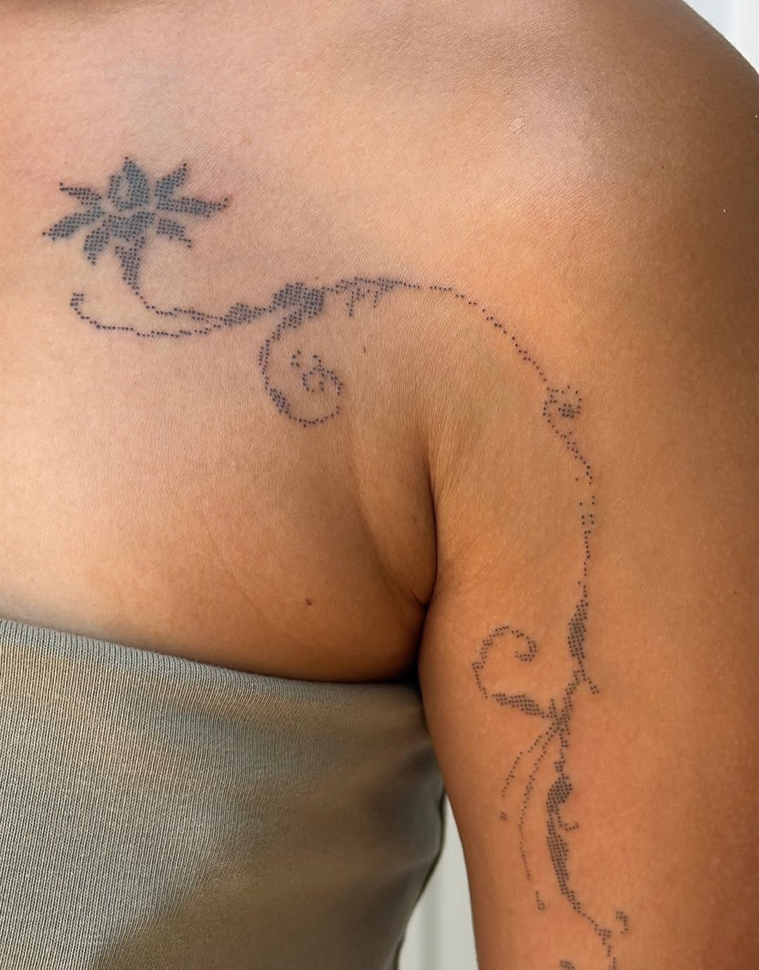 Tattoo by @springgreenes — dotwork