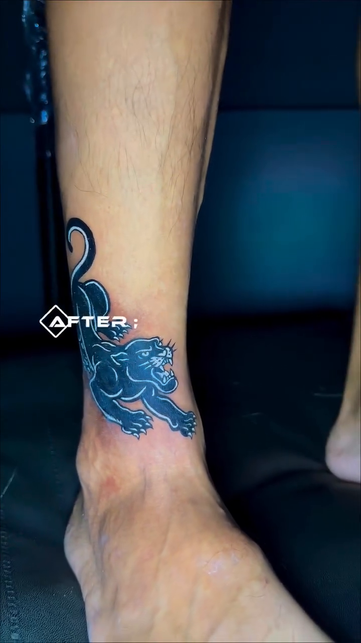 Tattoo by @stephenttattoos — blackwork