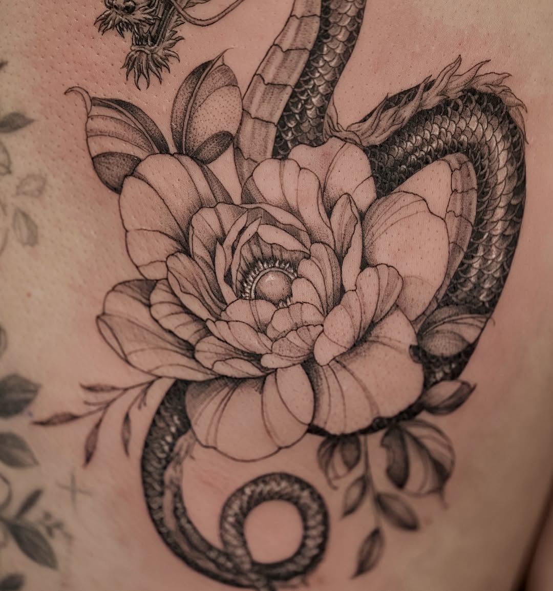 Tattoo by @d.w._modoink — japanese_irezumi, dotwork