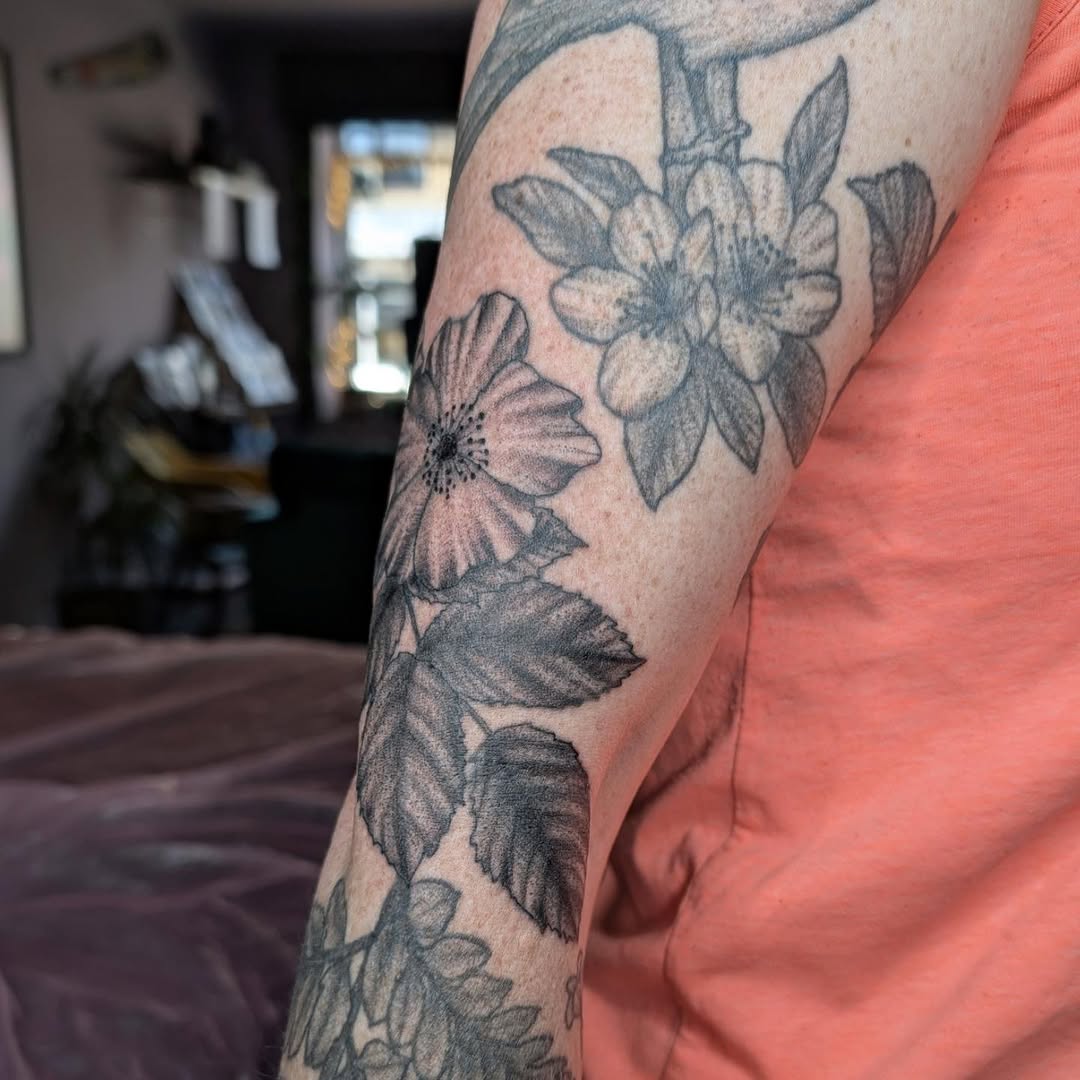 Tattoo by @mimtheyertattoos — black_and_grey, realism