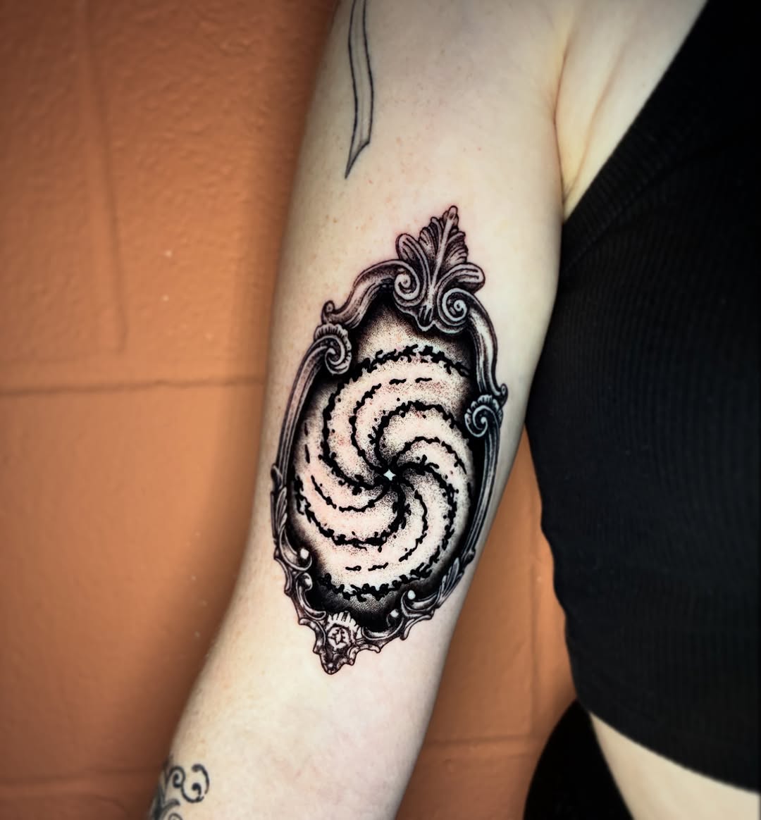 Tattoo by @_zaddy_taddy_ โ blackwork, illustrative