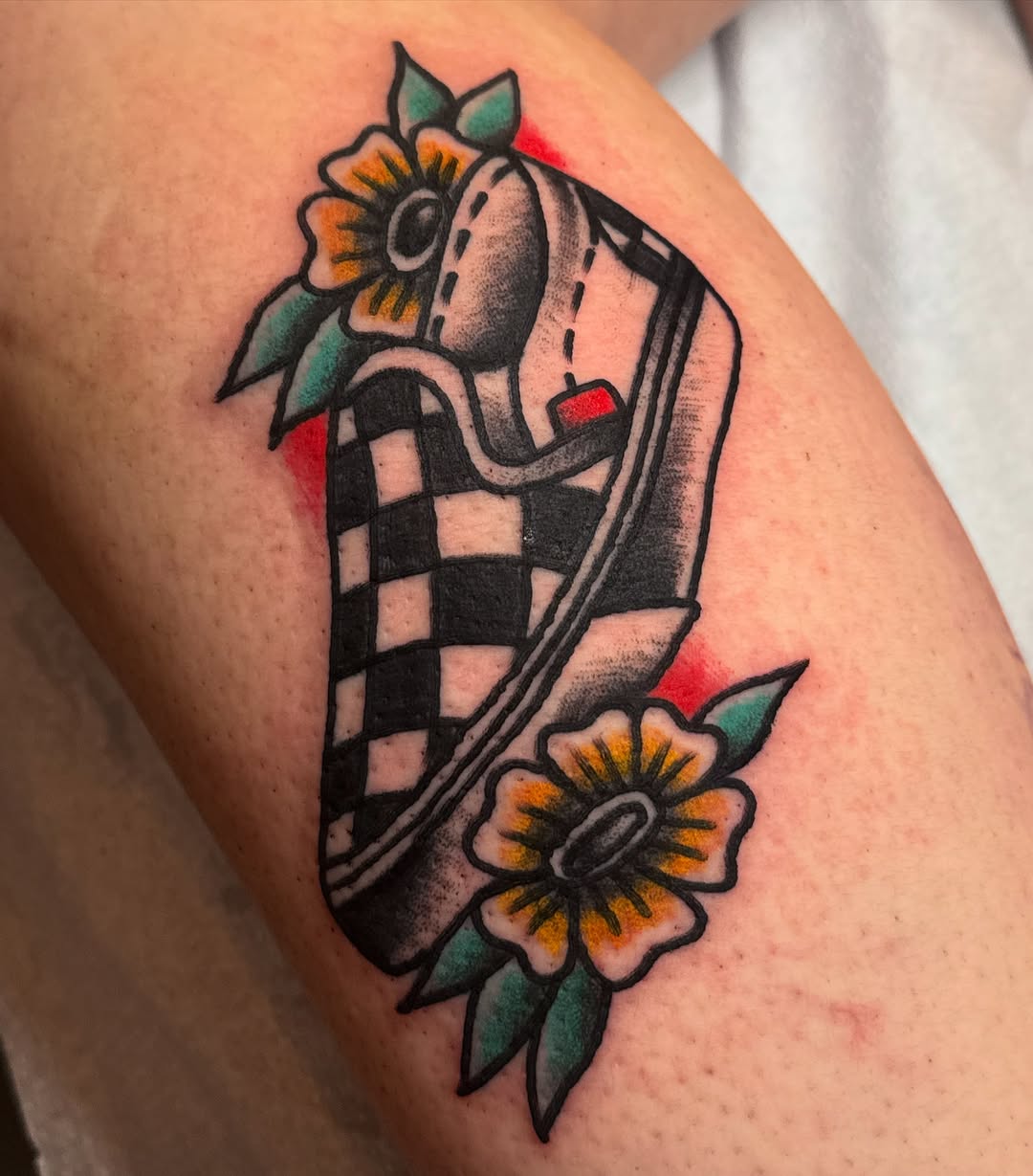 Tattoo by @lindsayloutat2 — american_traditional
