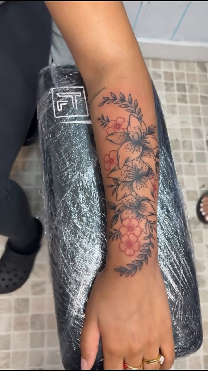 Tattoo by @karmaz.tattoos โ fine_line