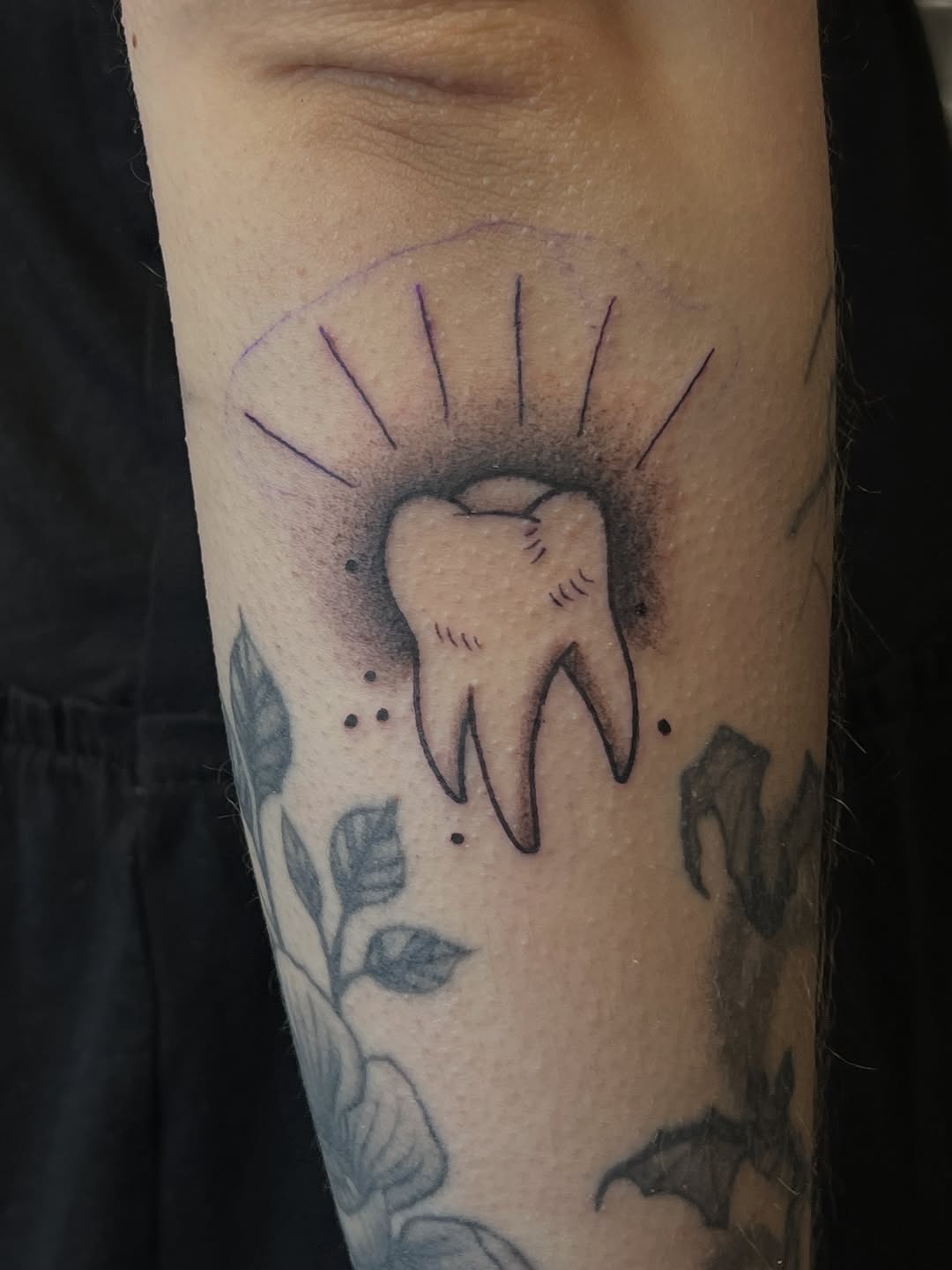 Tattoo by @legslietattoos_ — blackwork