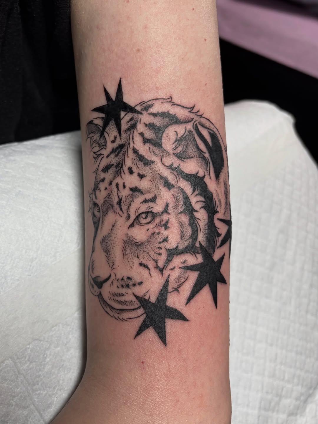 Tattoo by @thursdaybluez β black_and_grey, illustrative