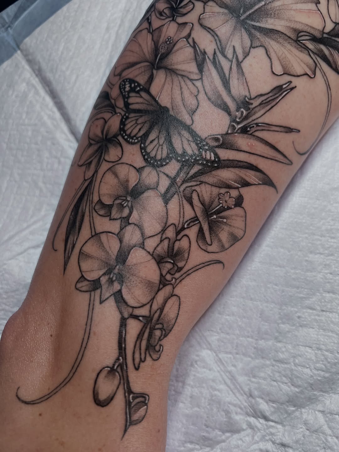 Tattoo by @kay.inkss — black_and_grey, illustrative