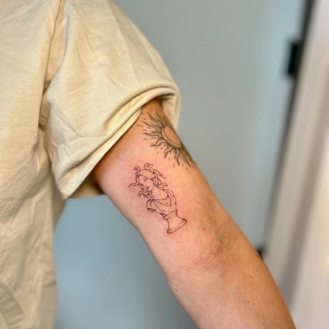 Tattoo by @littleinkliv โ fine_line