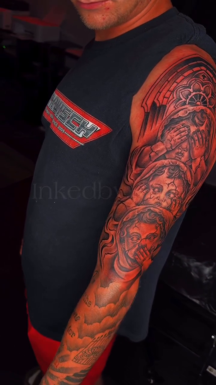 Tattoo by @inkedby_que — black_and_grey, illustrative