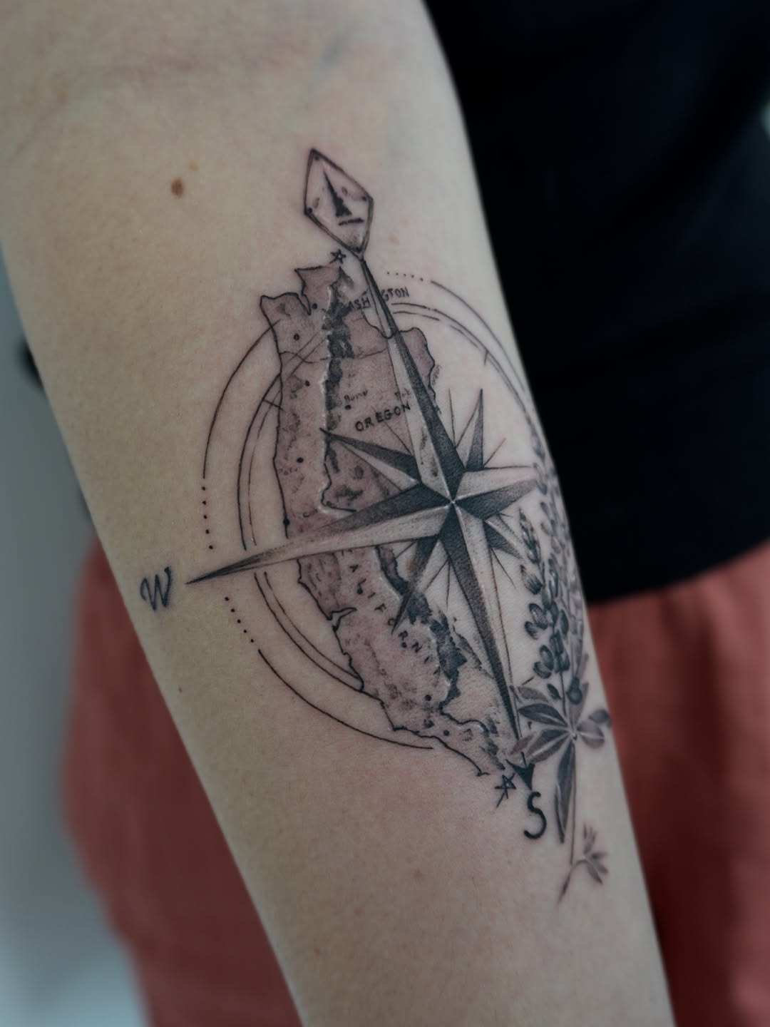 Tattoo by @oori_tattoo — black_and_grey, fine_line