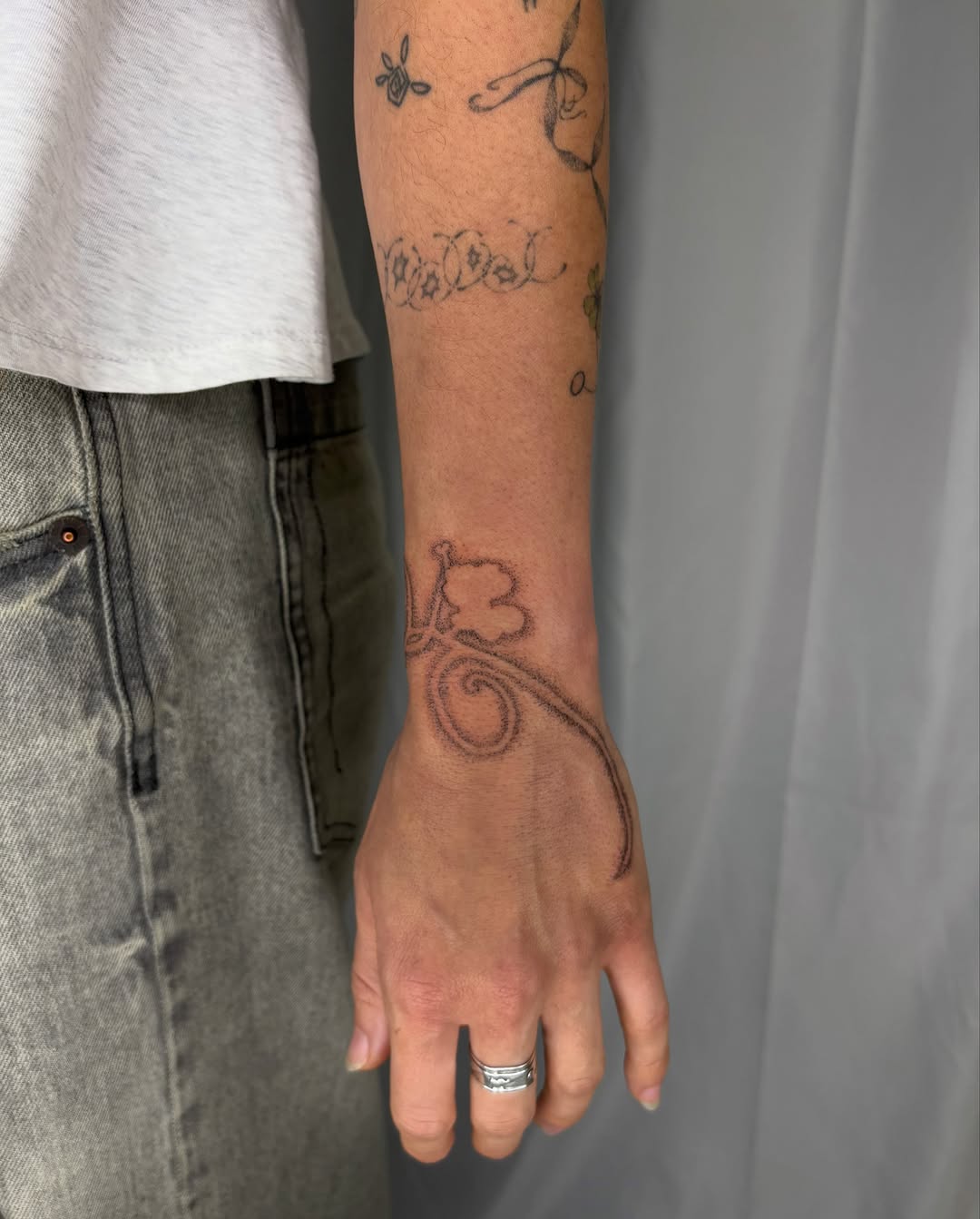 Tattoo by @sabpokes — fine_line, illustrative