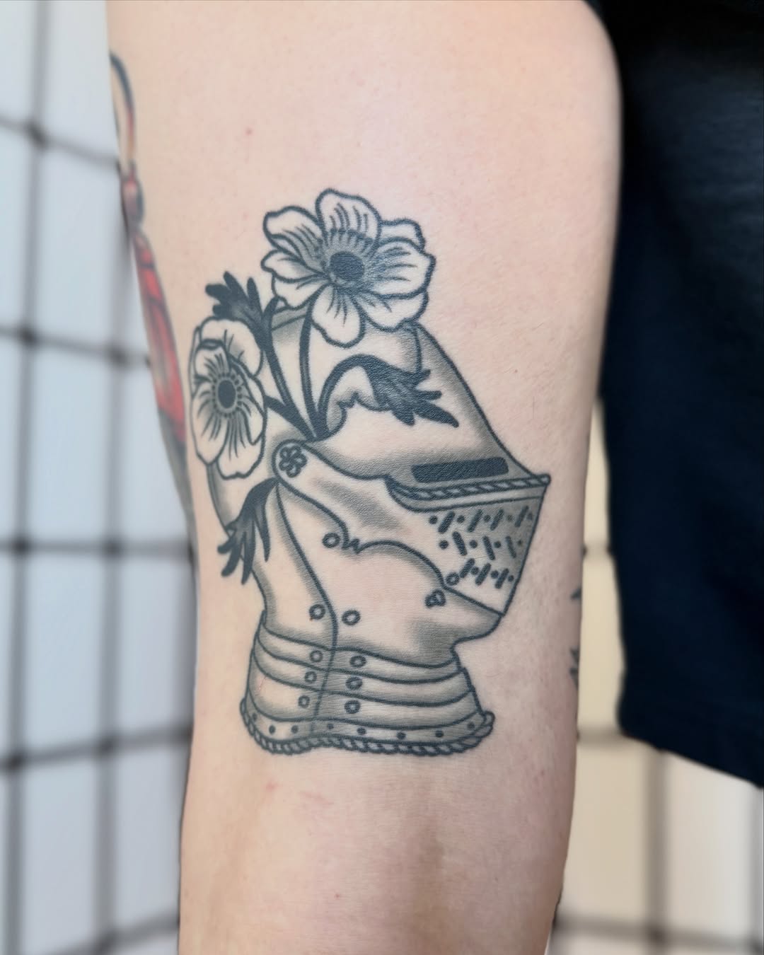 Tattoo by @niaink — american_traditional, illustrative