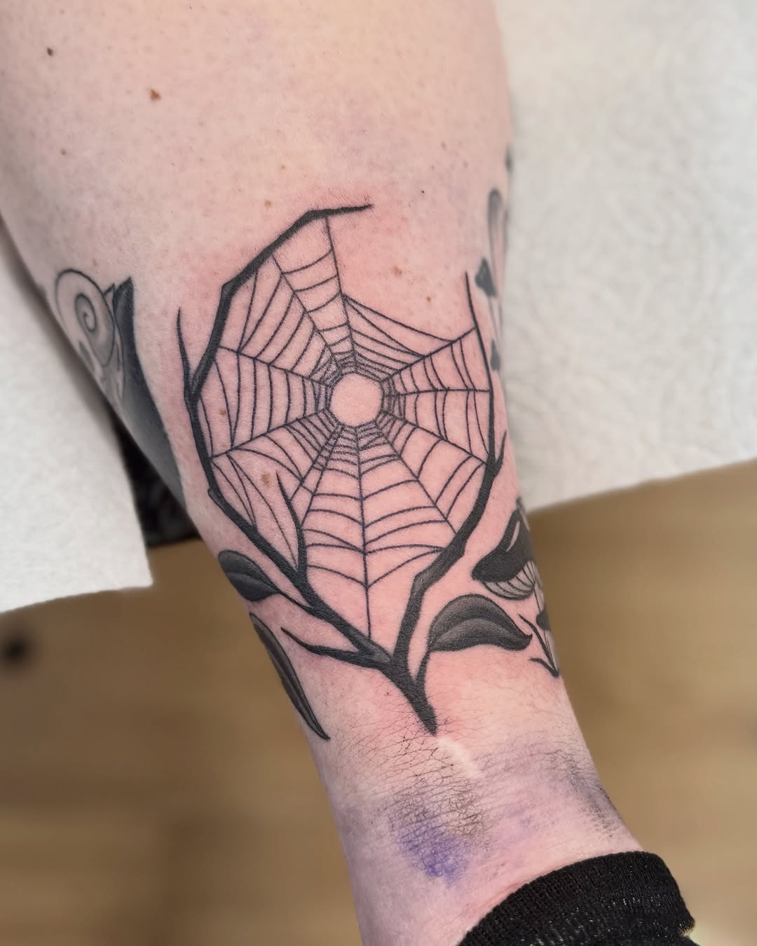 Tattoo by @niaink — illustrative, blackwork