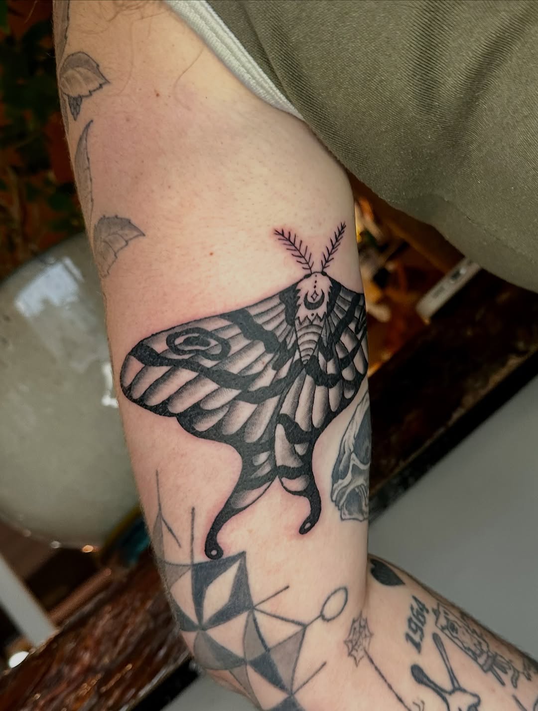 Tattoo by @jadelintattoos — black_and_grey