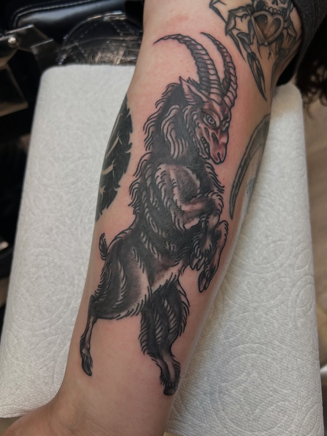 Tattoo by @fionatattooos โ american_traditional
