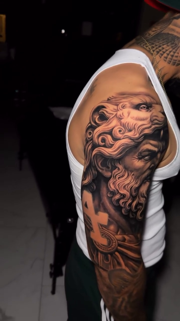Tattoo by @elfamosoflames — black_and_grey, realism