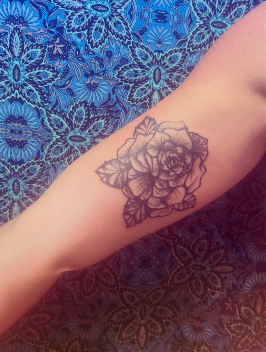 Tattoo by @lamainbleue_tattoo — black_and_grey